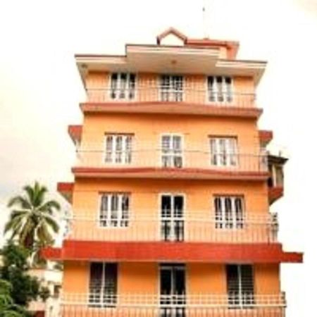 V Bee Plaza Hotell Thiruvananthapuram Eksteriør bilde