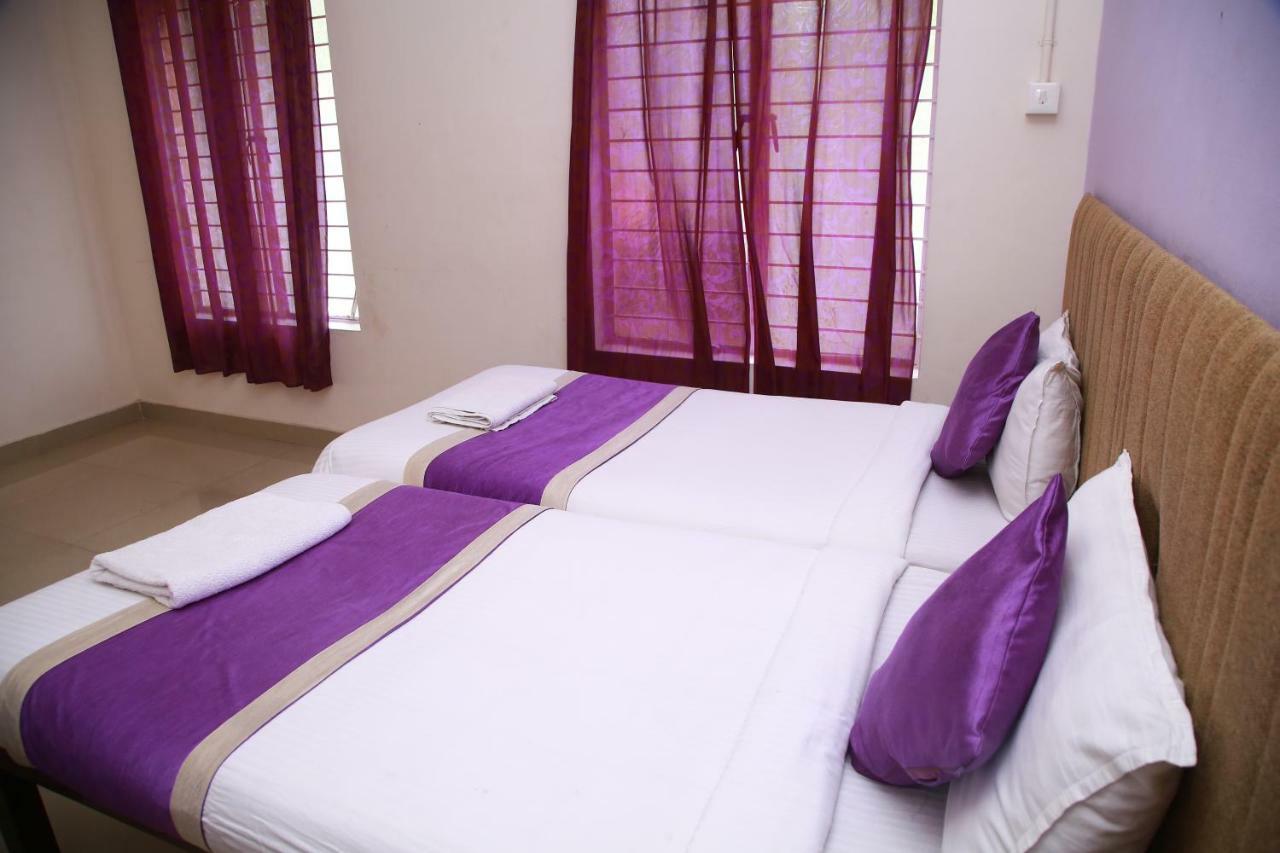 V Bee Plaza Hotell Thiruvananthapuram Eksteriør bilde
