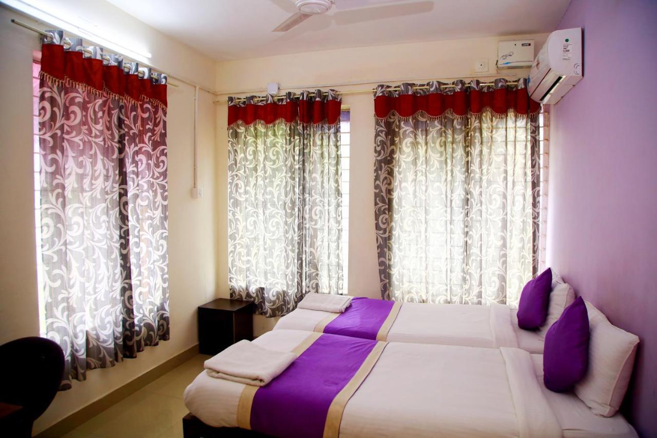 V Bee Plaza Hotell Thiruvananthapuram Eksteriør bilde