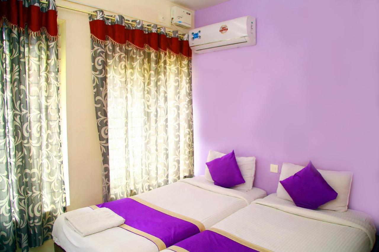 V Bee Plaza Hotell Thiruvananthapuram Eksteriør bilde