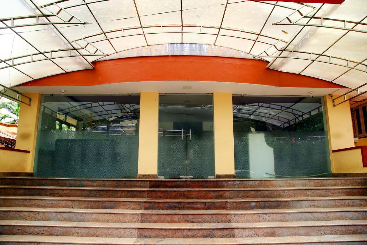 V Bee Plaza Hotell Thiruvananthapuram Eksteriør bilde