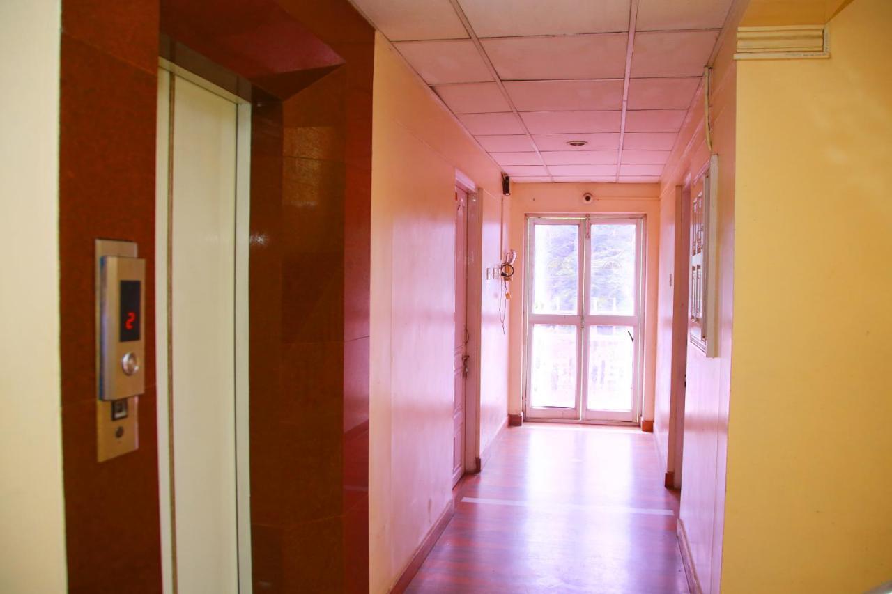 V Bee Plaza Hotell Thiruvananthapuram Eksteriør bilde