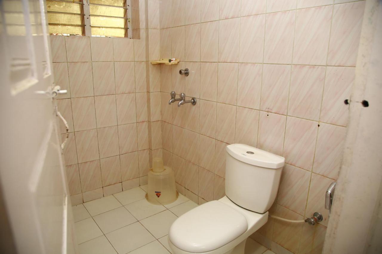 V Bee Plaza Hotell Thiruvananthapuram Eksteriør bilde