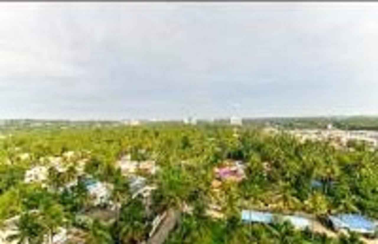 V Bee Plaza Hotell Thiruvananthapuram Eksteriør bilde