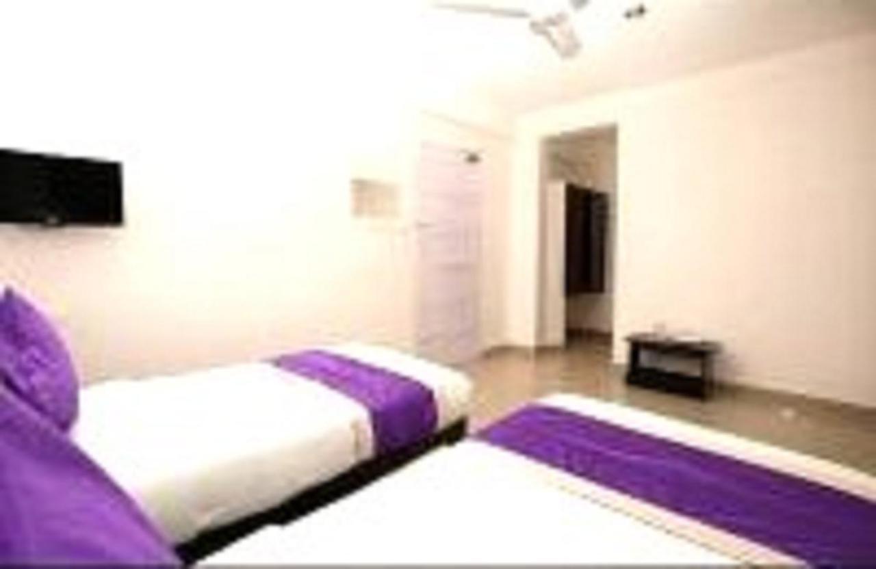 V Bee Plaza Hotell Thiruvananthapuram Eksteriør bilde